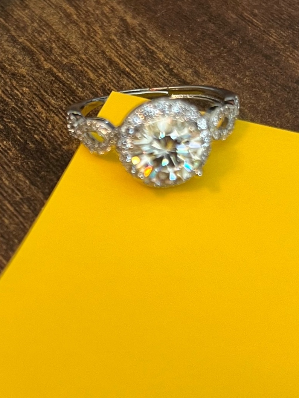 Moissinate ring